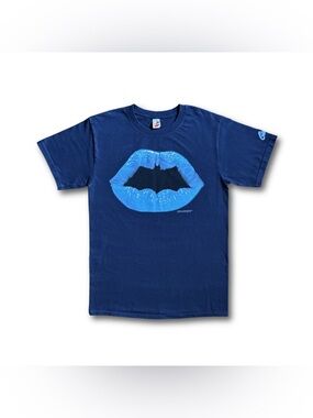 RARE Y2K Batman Symbol Lips Mens Blue Graphic T-Shirt Size M DC Comics Cartoon